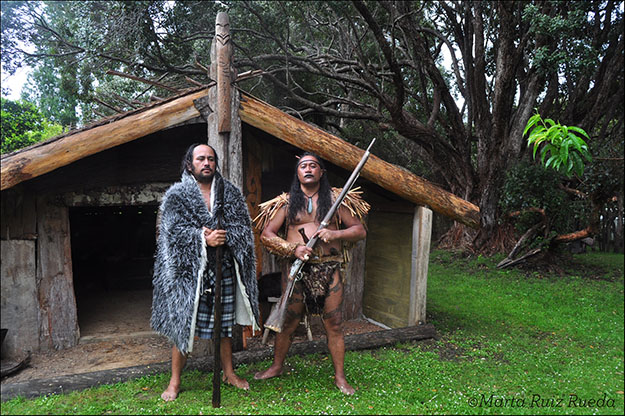 Maoríes interpretando a sus antepasados, Waitangi