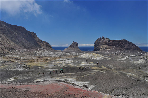 Vista de la isla desde un montículo formado por el volcán