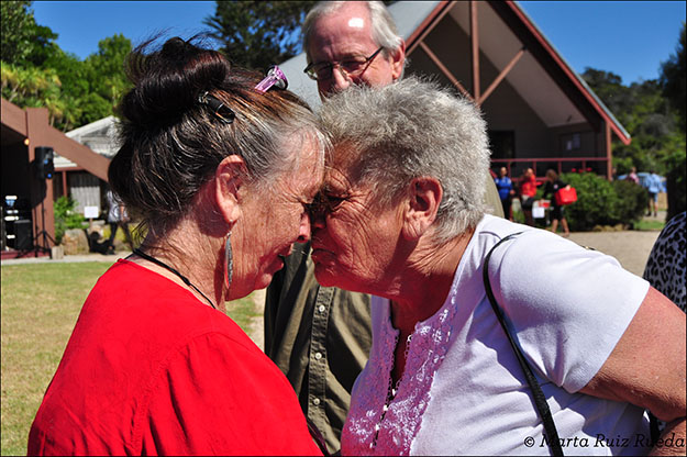 Hongi, tradicional saludo maorí