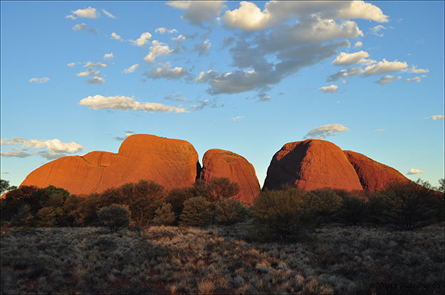 Kata Tjuta durante la puesta de sol