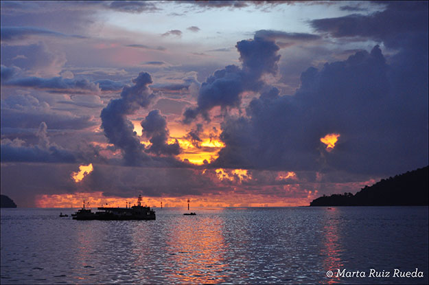 Puesta de sol en el puerto de KK