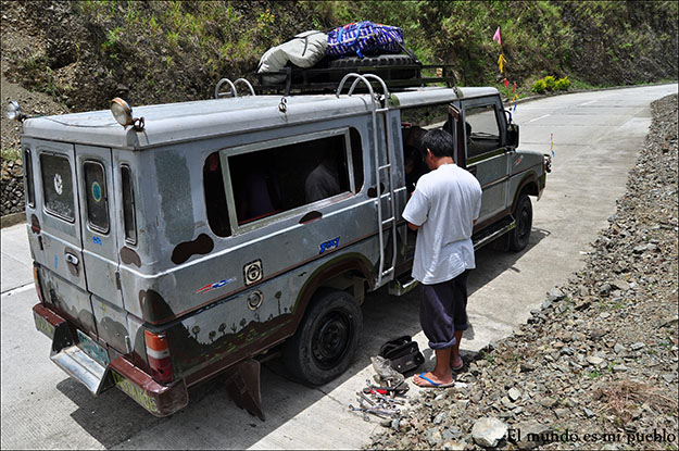 El jeep que me llevó de Bontoc a Banaue tuvo una avería por el camino