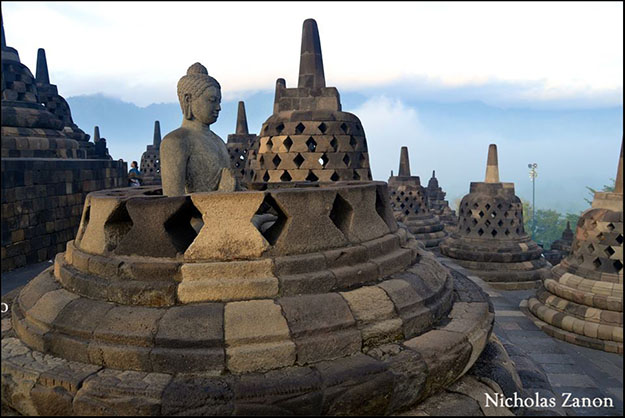 Stupas y budas de los últimos tres niveles